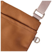Sac à bandoulière Roka Chelsea B Medium en nylon recyclé - Marron Biscuit