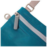 Sac à bandoulière Roka Chelsea XS en nylon recyclé - Bleu mer du Nord