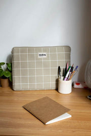 Housse pour ordinateur portable Hindbag Ava Medium 15 pouces - Vert sauge/Carreaux blancs