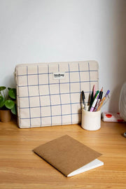 Housse pour ordinateur portable Hindbag Ava Medium 15 pouces - Blanc cassé/Carreaux bleus