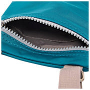 Sac à bandoulière Roka Chelsea XS en nylon recyclé - Bleu mer du Nord