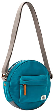 Petit sac à bandoulière en nylon recyclé Roka Paddington - Bleu mer du Nord