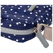 Sac bandoulière en toile recyclée Roka Bond - Bleu marine à pois