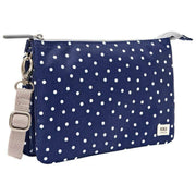 Sac bandoulière en toile recyclée Roka Carnaby XL - Bleu marine à pois