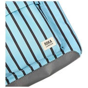 Sac à bandoulière Roka Kennington B Medium en toile recyclée - Rayure bleue