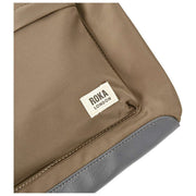 Sac à bandoulière Roka Kennington B Medium en nylon recyclé - Marron armée