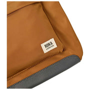 Sac à bandoulière Roka Kennington B Medium en nylon recyclé - Marron biscuit