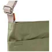 Sac à bandoulière Roka Kennington B Medium en nylon recyclé - Vert ciboulette