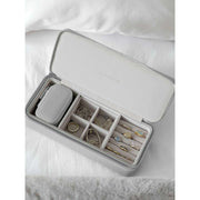 Grande boîte à bijoux de voyage zippée Stackers - Gris galet